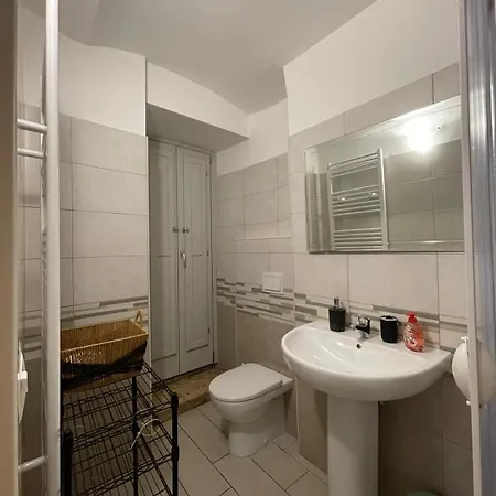 144 Via Roma Apartament